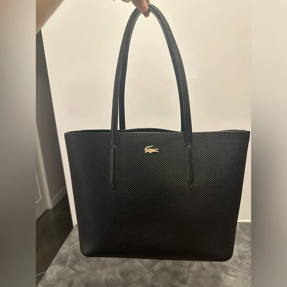 LACOSTE SAC CABAS CHANTACO EN CUIR PIQUÉ + PORTEFEUILLE - Picture 2 of 12